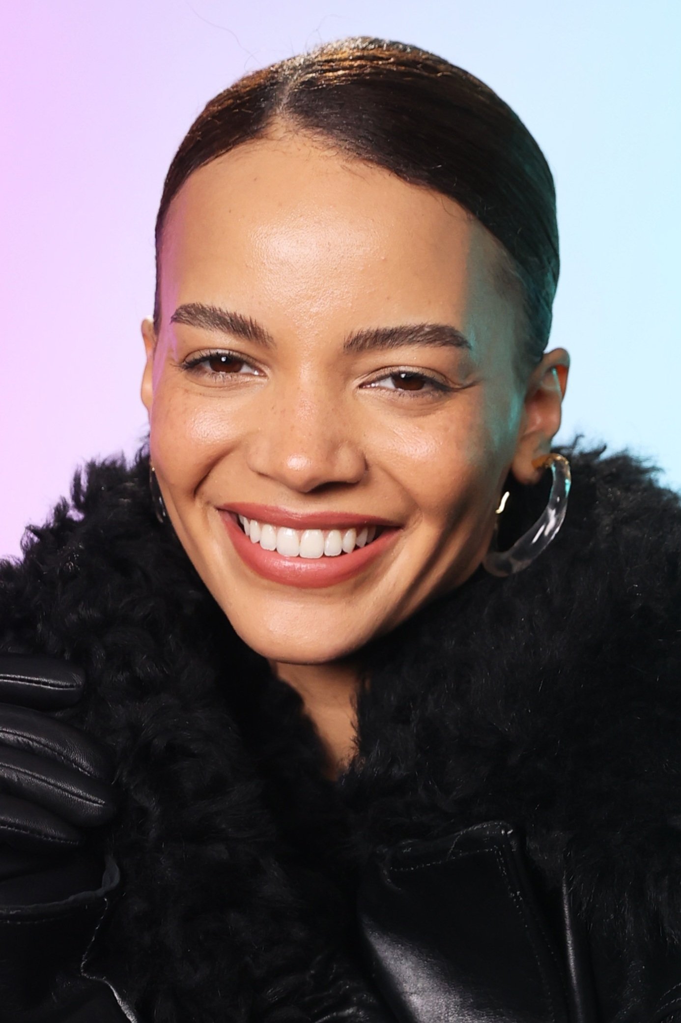 Leslie Grace - headshot