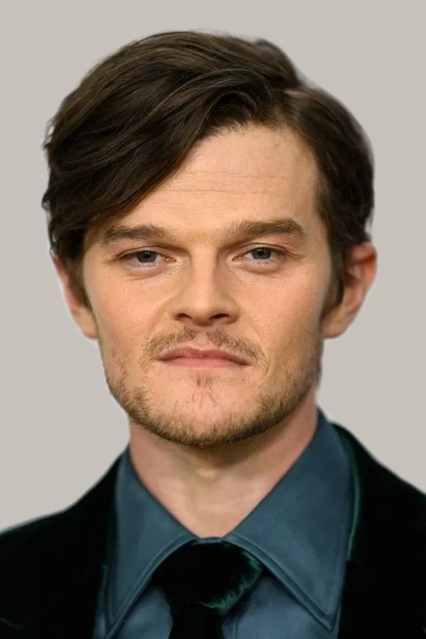 Robert Aramayo - headshot
