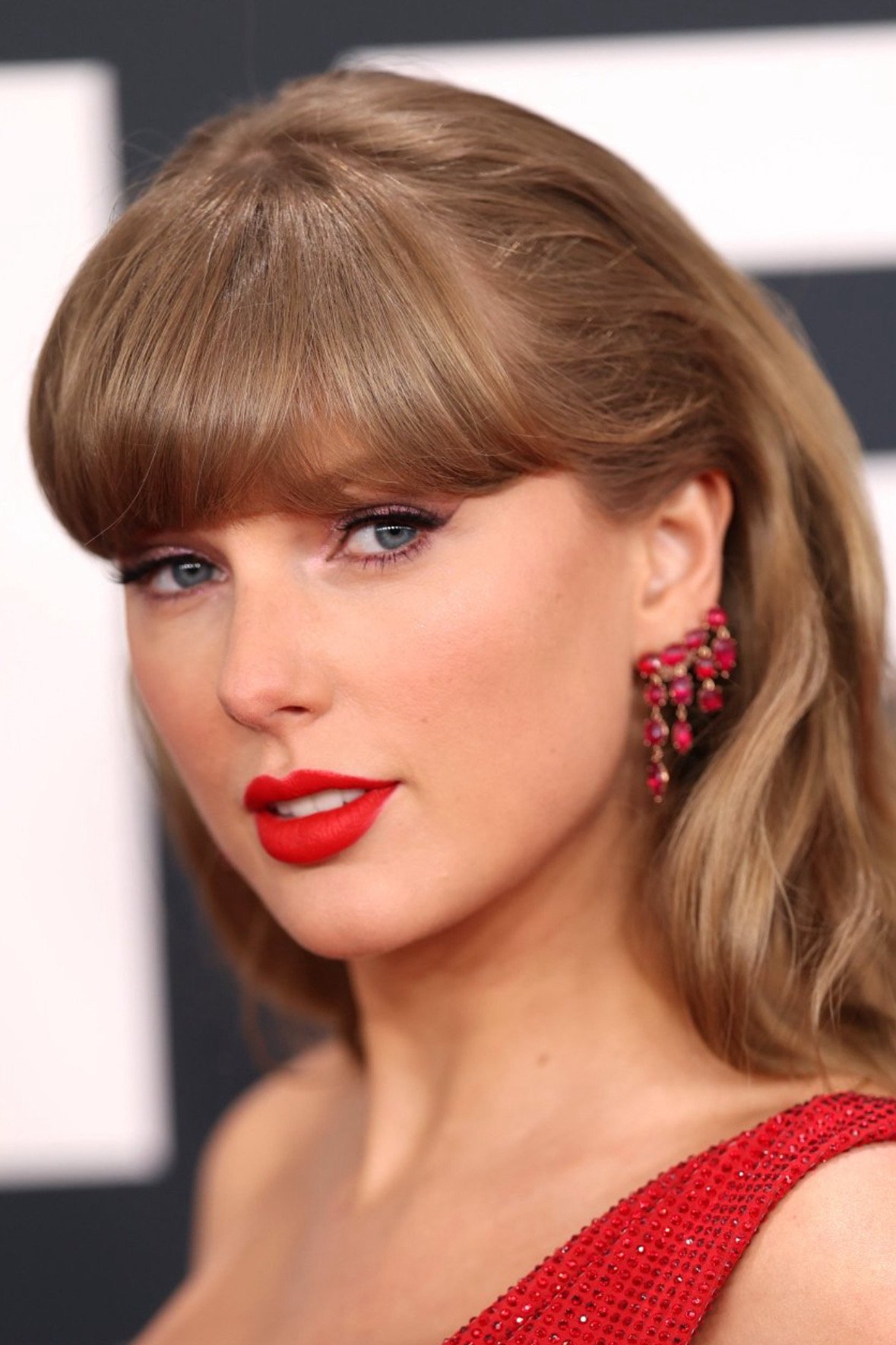 Taylor Swift - headshot