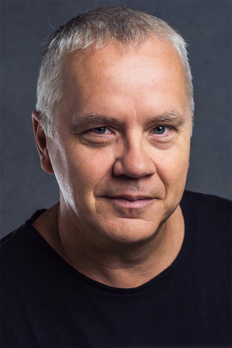 Tim Robbins - headshot