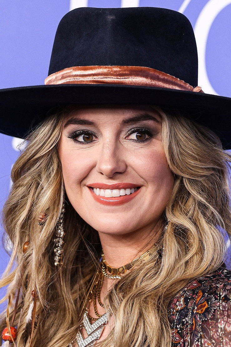 Lainey Wilson - headshot