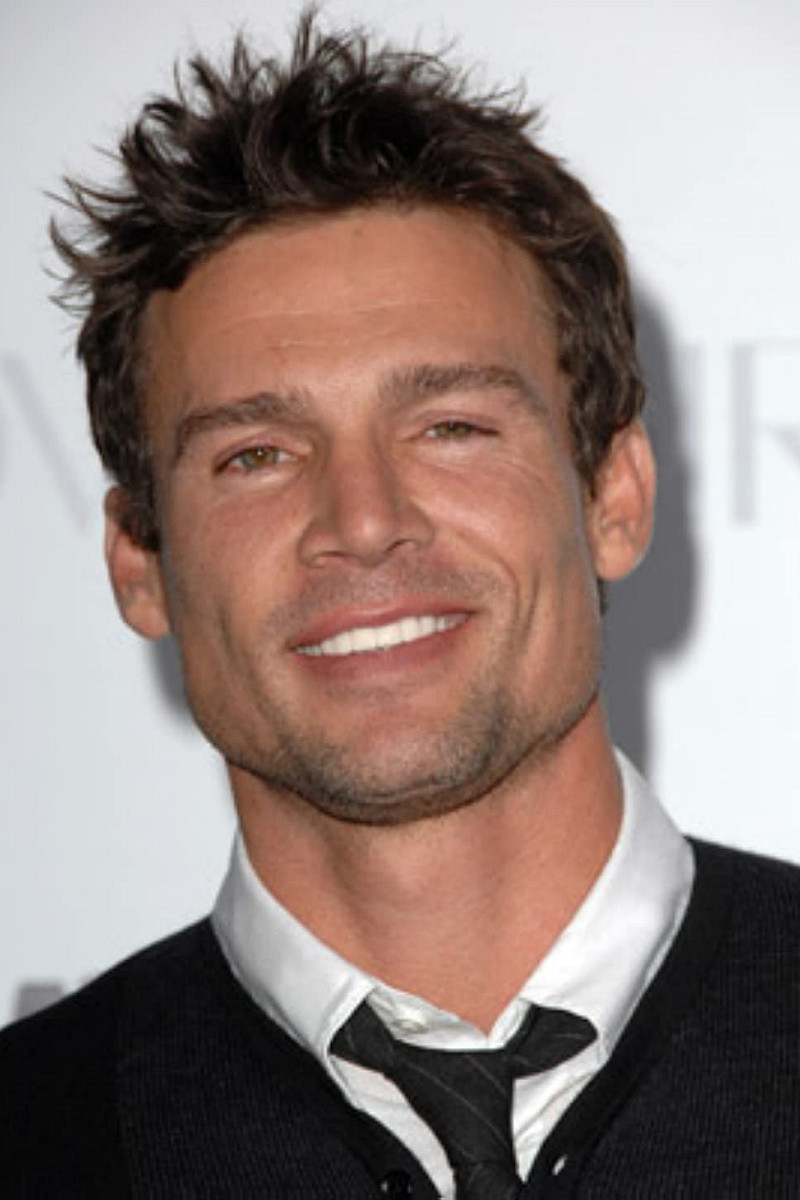 Ethan Erickson - headshot