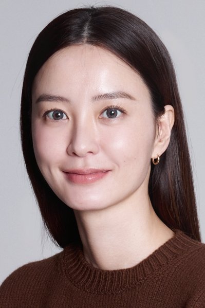 Jung Yu-mi - headshot