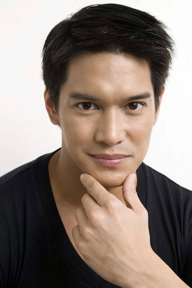 Adrian Alandy - headshot