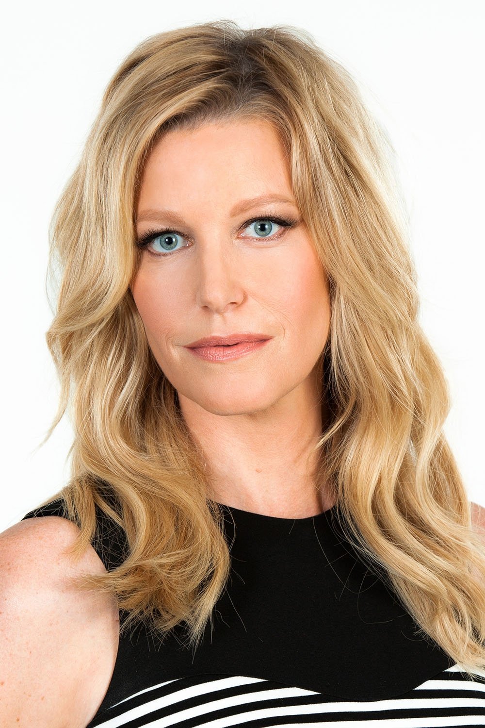 Anna Gunn - headshot