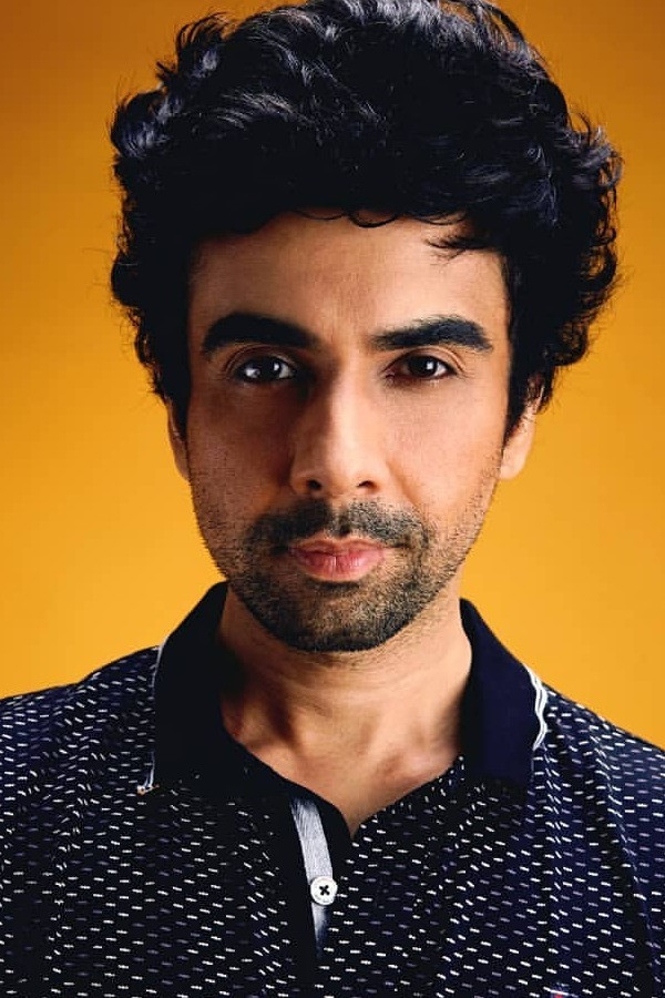 Naveen Kasturia - headshot