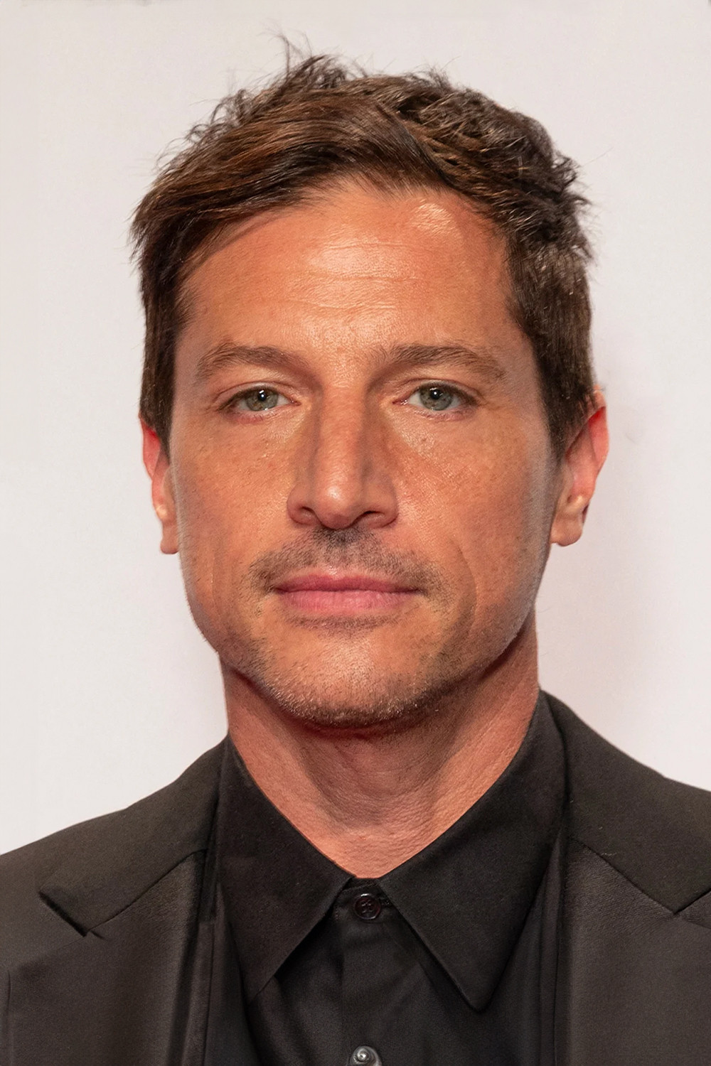 Simon Rex - headshot