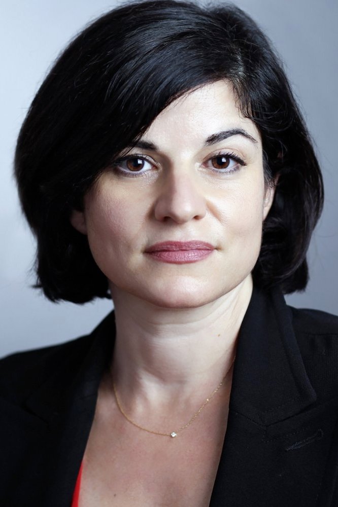 Lynn Adrianna - headshot