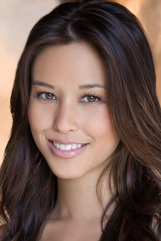 Kaitlyn Leeb - headshot