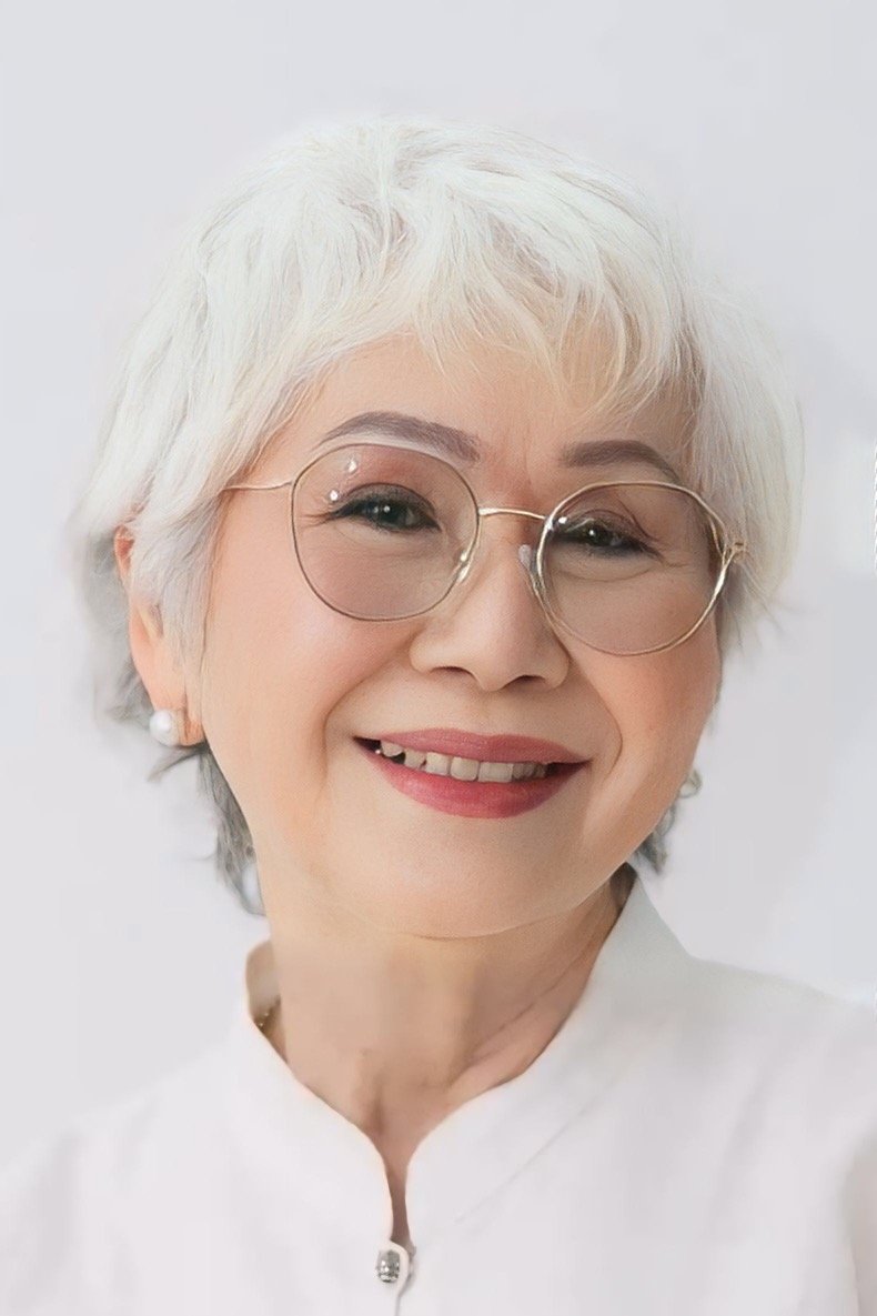 Usha Seamkhum - headshot