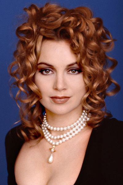 Kylie Travis - headshot