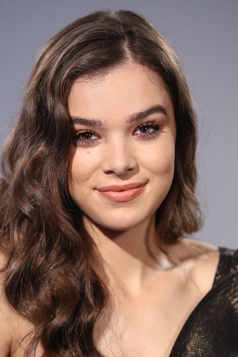 Hailee Steinfeld - headshot