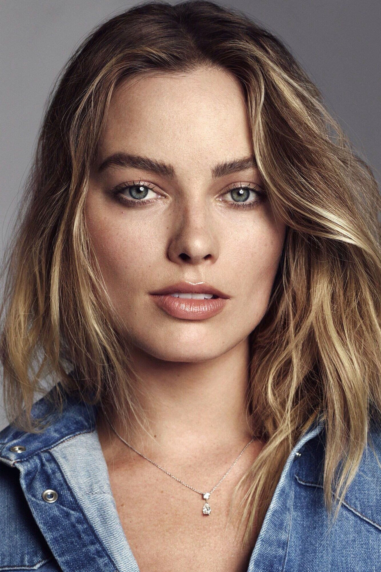 Margot Robbie - headshot