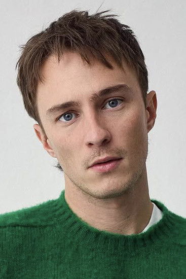 Drew Starkey - headshot