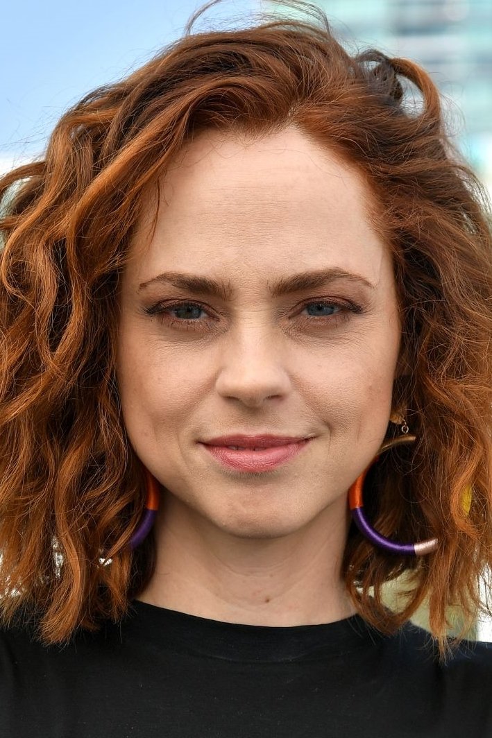 Fiona Dourif - headshot