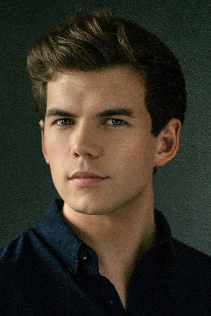 Luke Newton - headshot