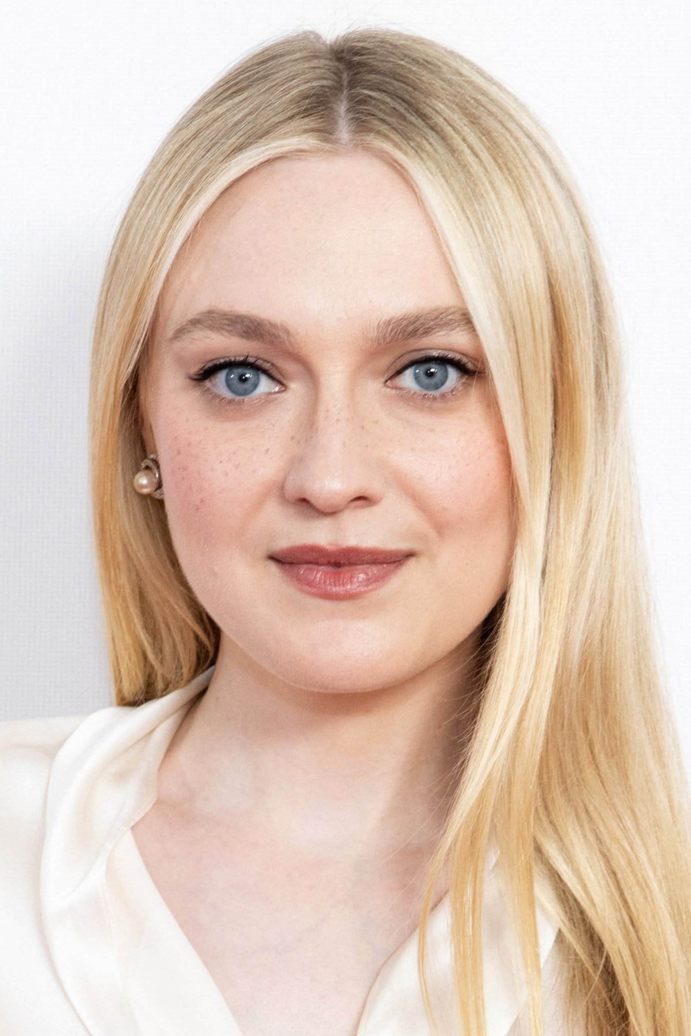 Dakota Fanning - headshot