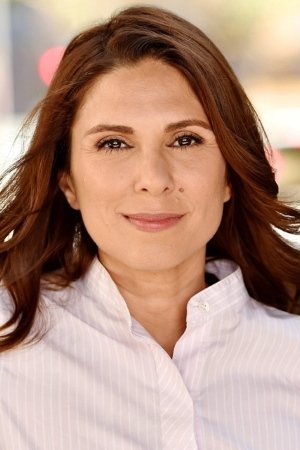 Shila Ommi - headshot