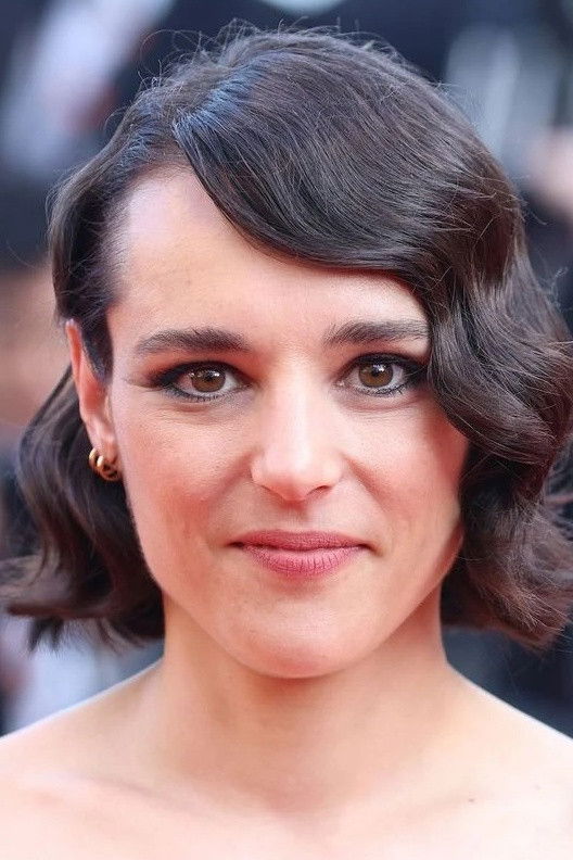 Jehnny Beth - headshot