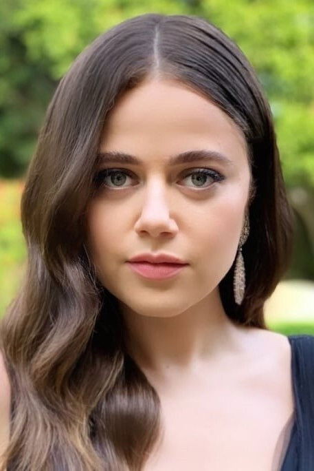 Molly Gordon - headshot