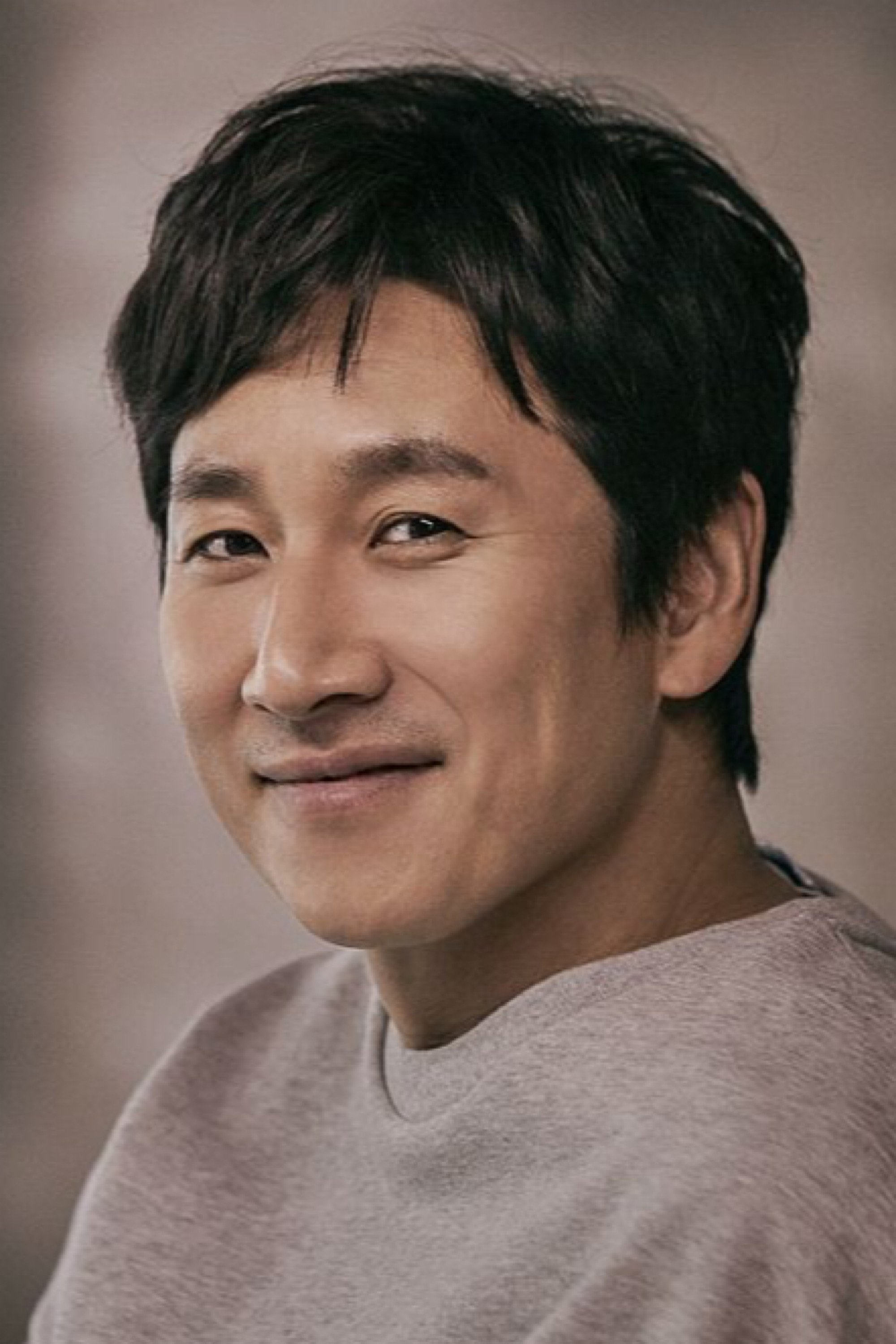 Lee Sun-kyun - headshot