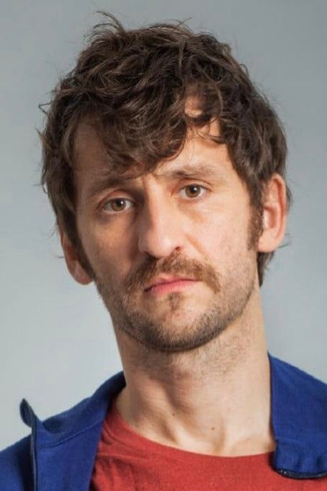 Raúl Arévalo - headshot