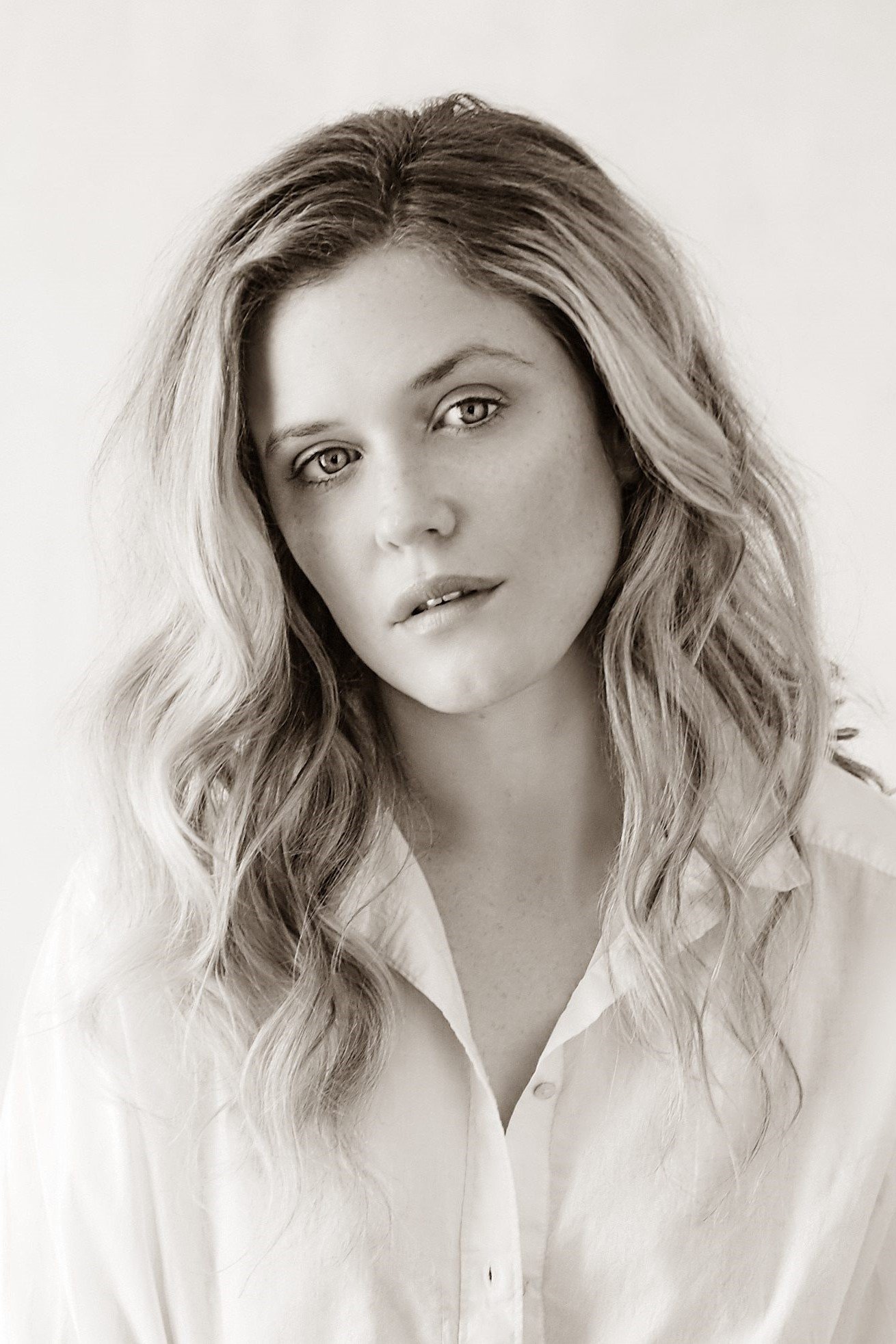Harriet Dyer - headshot