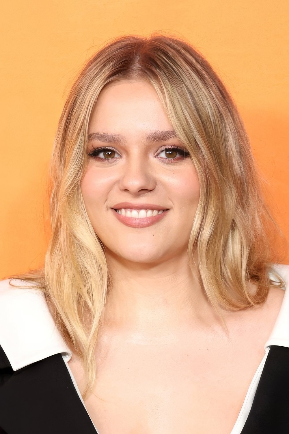 Maisy Stella - headshot