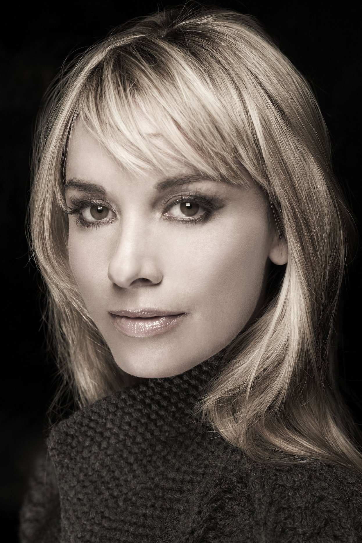 Tamzin Outhwaite - headshot