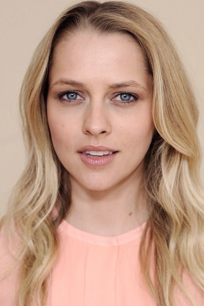 Teresa Palmer - headshot