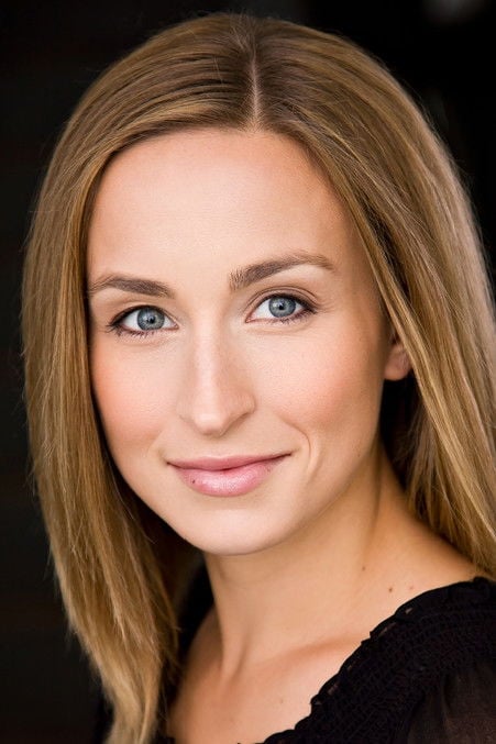 Kira Tozer - headshot