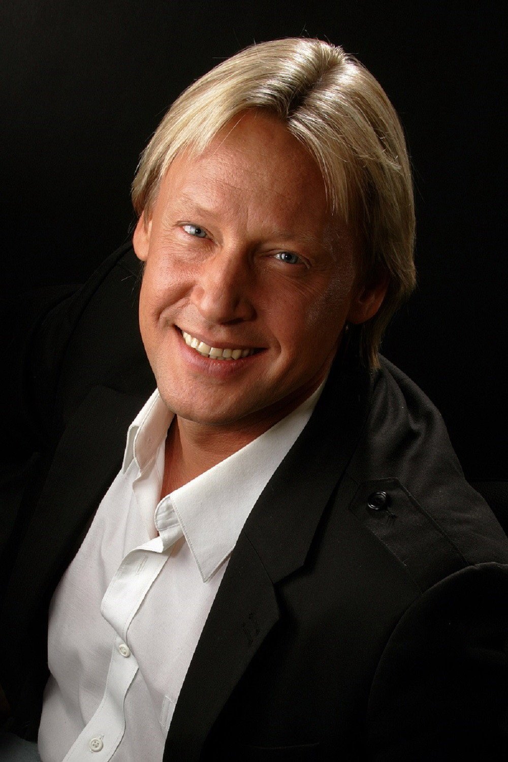 Dmitriy Kharatyan - headshot