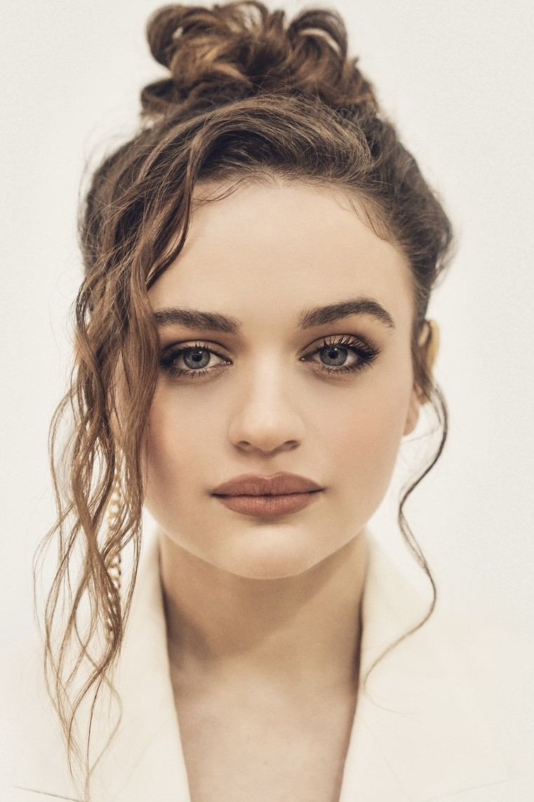 Joey King - headshot