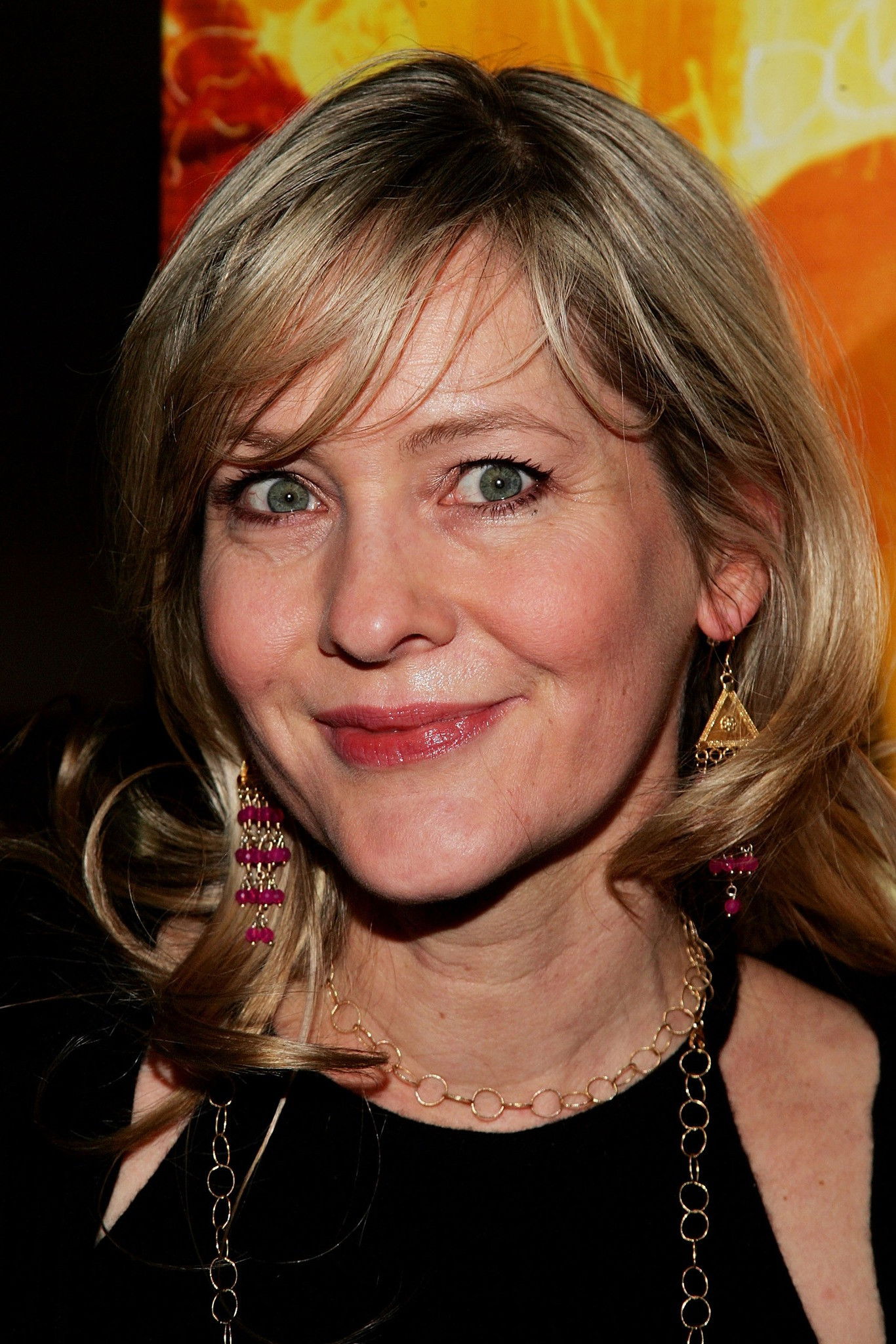 Linda Larkin - headshot