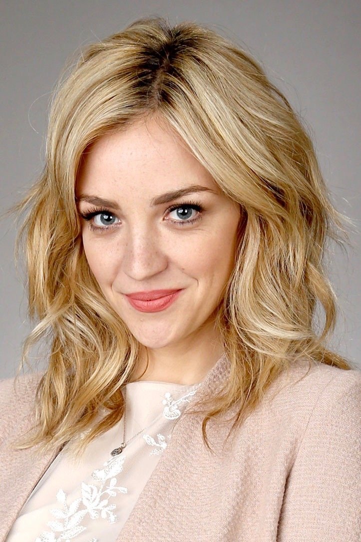 Abby Elliott - headshot