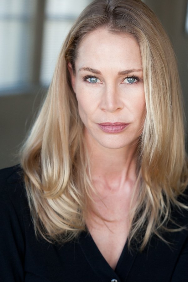 Kathleen Kinmont - headshot