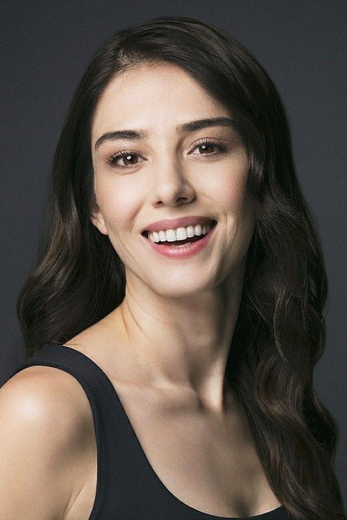 Özge Gürel - headshot