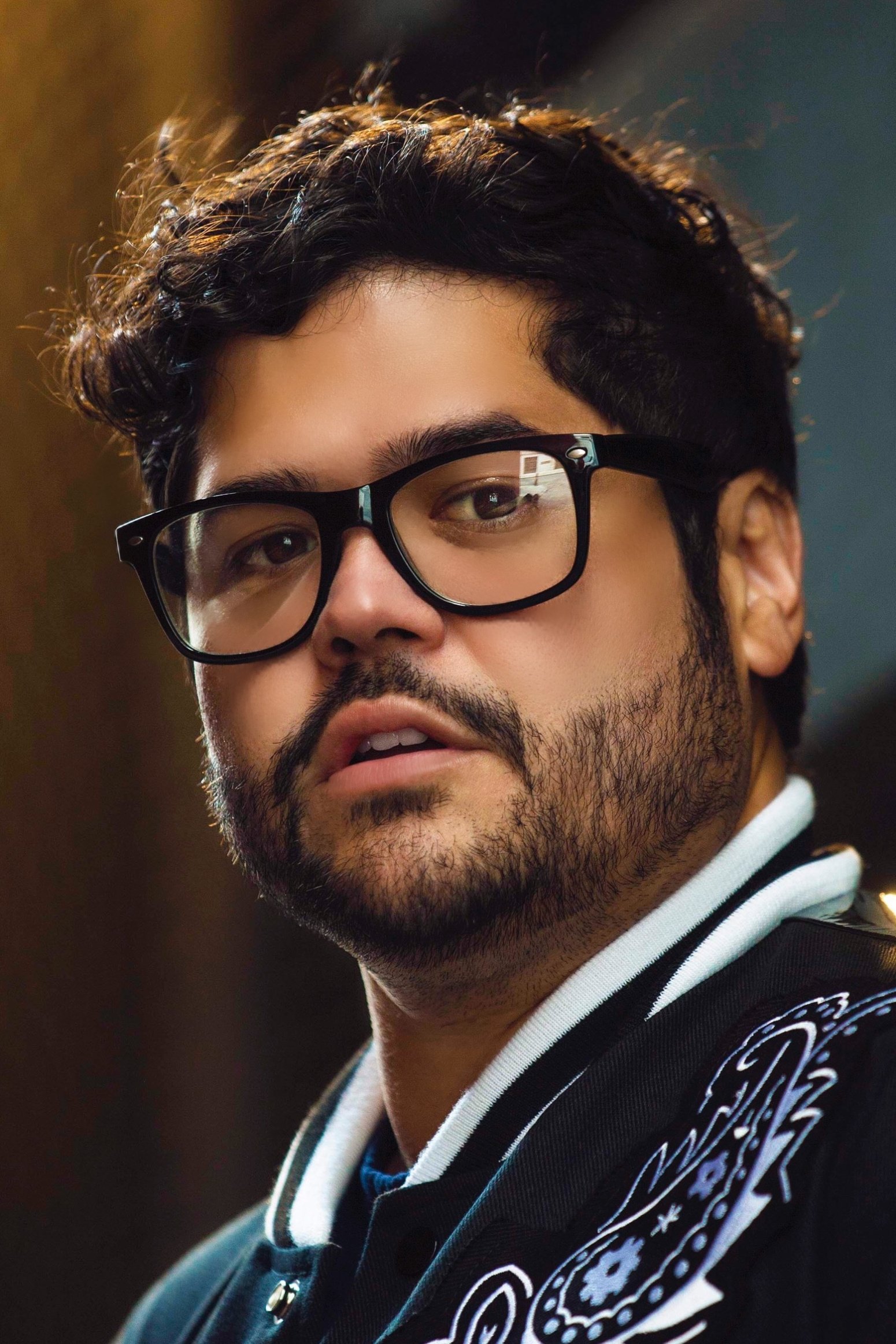 Harvey Guillén - headshot